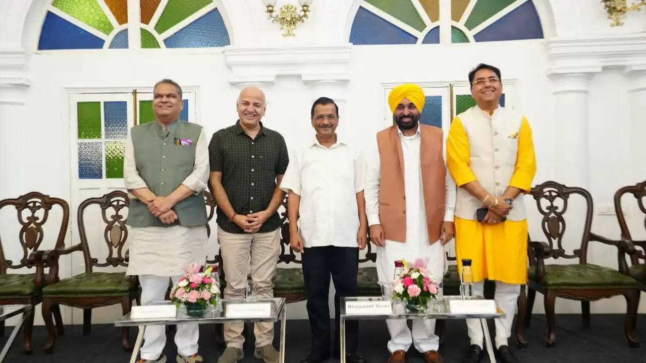 AAP की उपचुनावों में जीत: पंजाब और गुजरात में बदलाव की लहर
