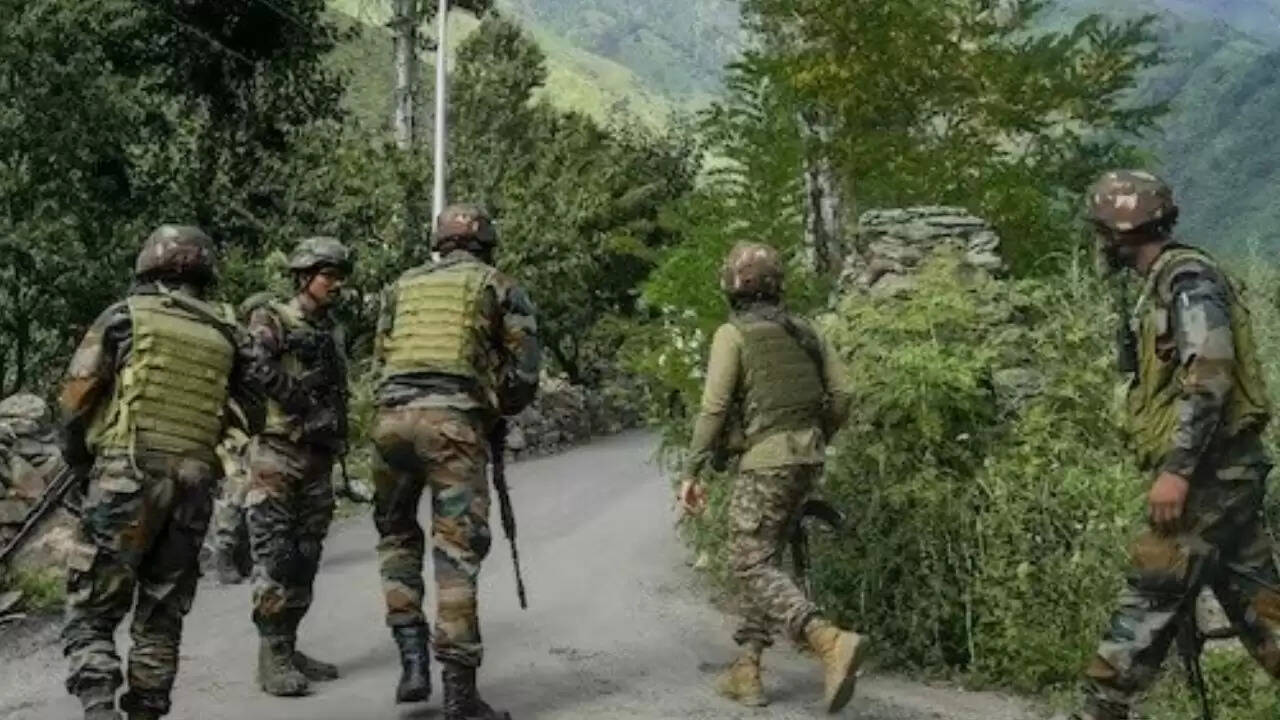कुलगाम में आतंकियों से मुठभेड़: दो जवानों ने दी शहादत, ऑपरेशन अकाल का 9वां दिन