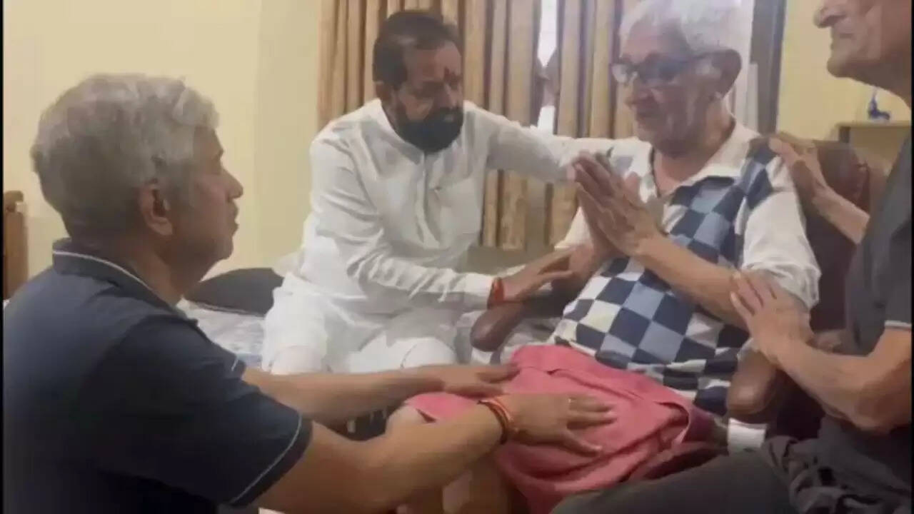 अहमदाबाद विमान दुर्घटना: पायलट के पिता ने सुप्रीम कोर्ट में दायर की याचिका