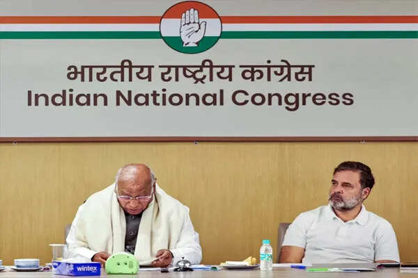 कांग्रेस ने बिहार चुनाव 2025 में 43 नेताओं को कारण बताओ नोटिस जारी किया