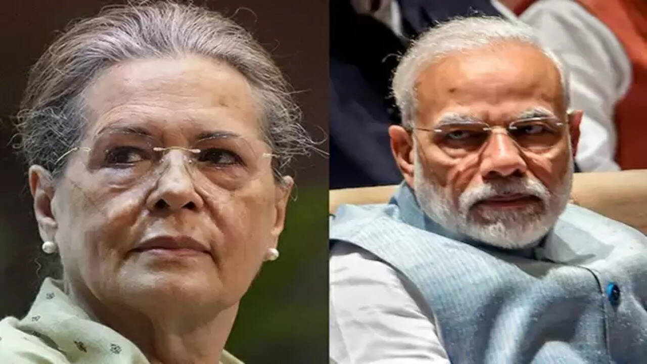 सोनिया गांधी ने मनमोहन सिंह की ईमानदारी की सराहना की; मोदी सरकार पर बोला तीखा हमला