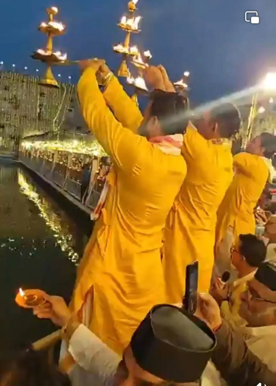 श्री दुग्र्याणा तीर्थ में गंगा दशमी पर भव्य आरती का आयोजन