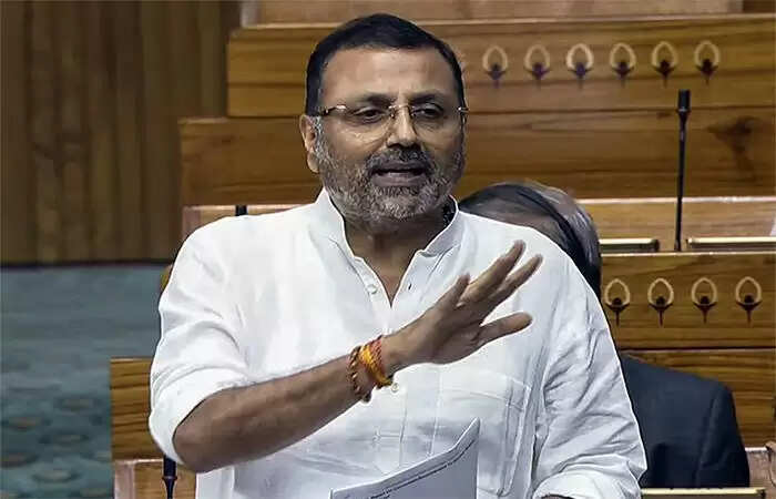 सुप्रीम कोर्ट के फैसले पर निशिकांत दुबे का तीखा हमला: क्या है असली मुद्दा?