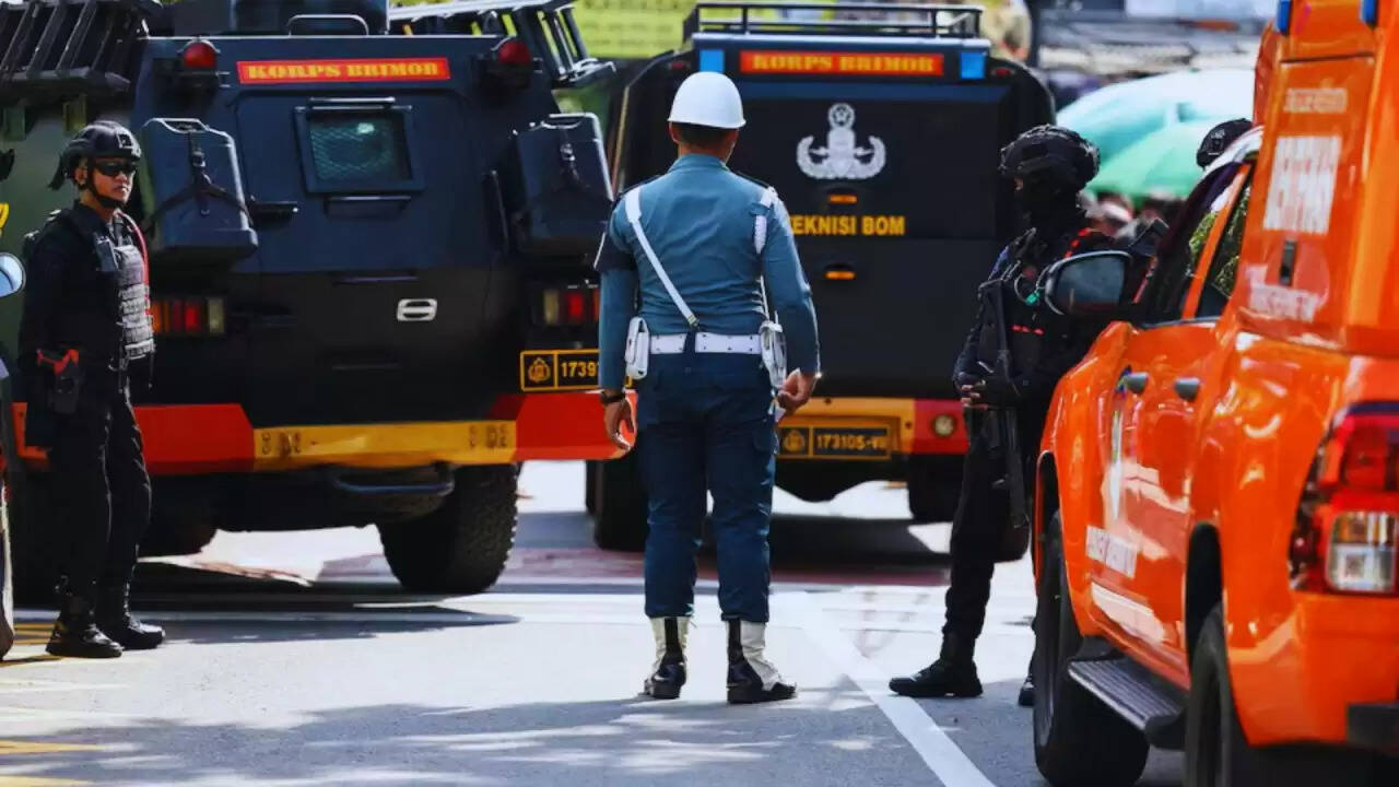 जकार्ता की मस्जिद में जुमे की नमाज़ के दौरान भयानक धमाका, 54 घायल