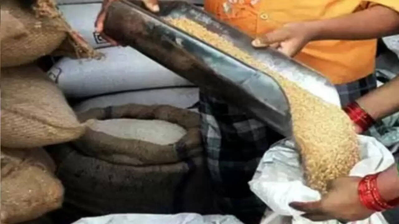 भारत की मुफ्त राशन योजना: जानें कौन हैं इसके असली लाभार्थी और क्या हैं नियम