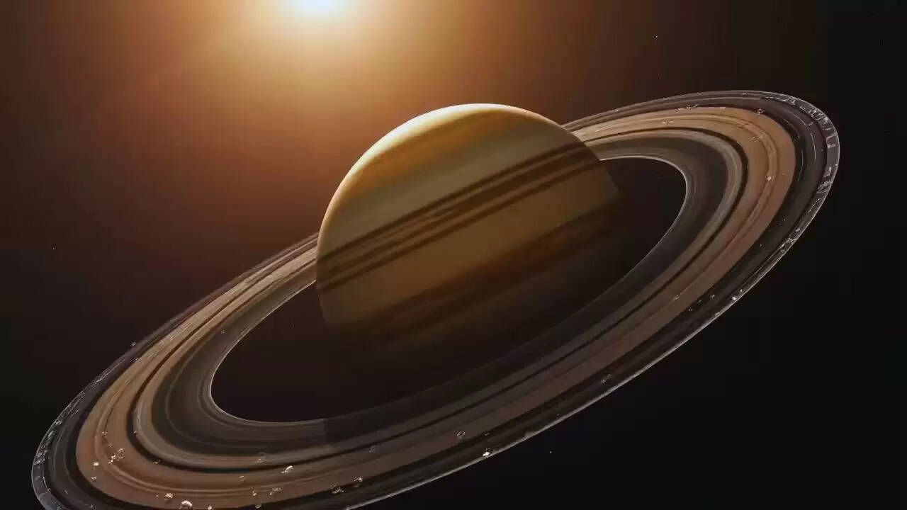 2026 में शनि का गोचर: जानें किन राशियों के लिए है शुभ संकेत