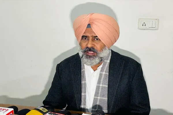 पंजाब सरकार परगट सिंह का आरोप: कानून व्यवस्था बिगड़ रही है