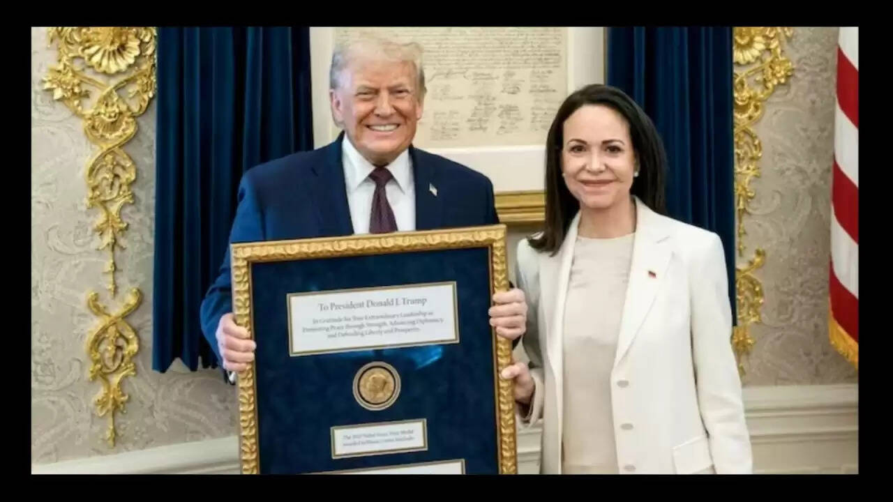 मारिया कोरिना मचाडो ने ट्रंप को भेंट किया नोबेल मेडल, लेकिन पुरस्कार का दर्जा नहीं बदला
