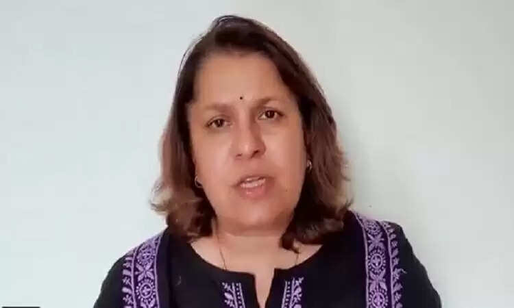 बिहार चुनाव से पहले कांग्रेस का मुफ्त सेनेटरी पैड वितरण, भाजपा का हमला