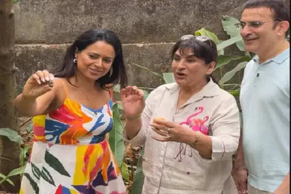 अर्चना पूरन सिंह ने समीरा रेड्डी के गोवा घर में काजू के फल का आनंद लिया