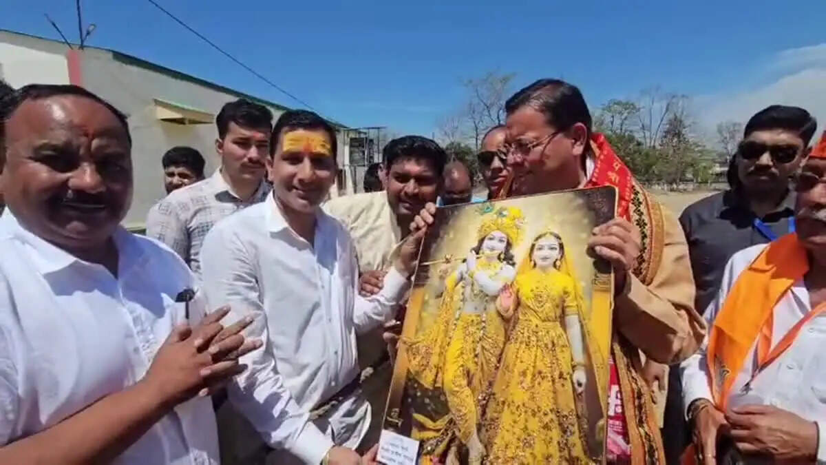 सीएम धामी का रामनगर दौरा: हनुमान जयंती पर पूजा और कार्यकर्ताओं से संवाद