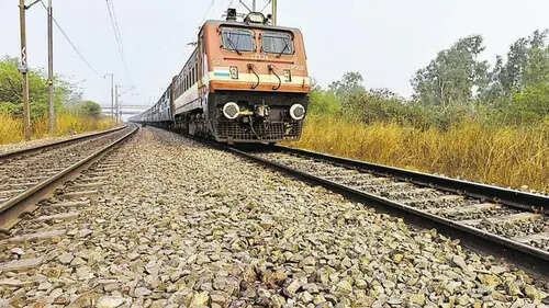 गोरखपुर-डोमिनगढ़ रेलवे लाइन के निर्माण के चलते ट्रेनों में बदलाव