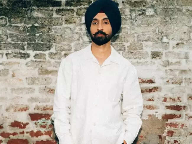 दिलजीत दोसांझ ने पंजाब में बाढ़ प्रभावित गांवों की गोद ली