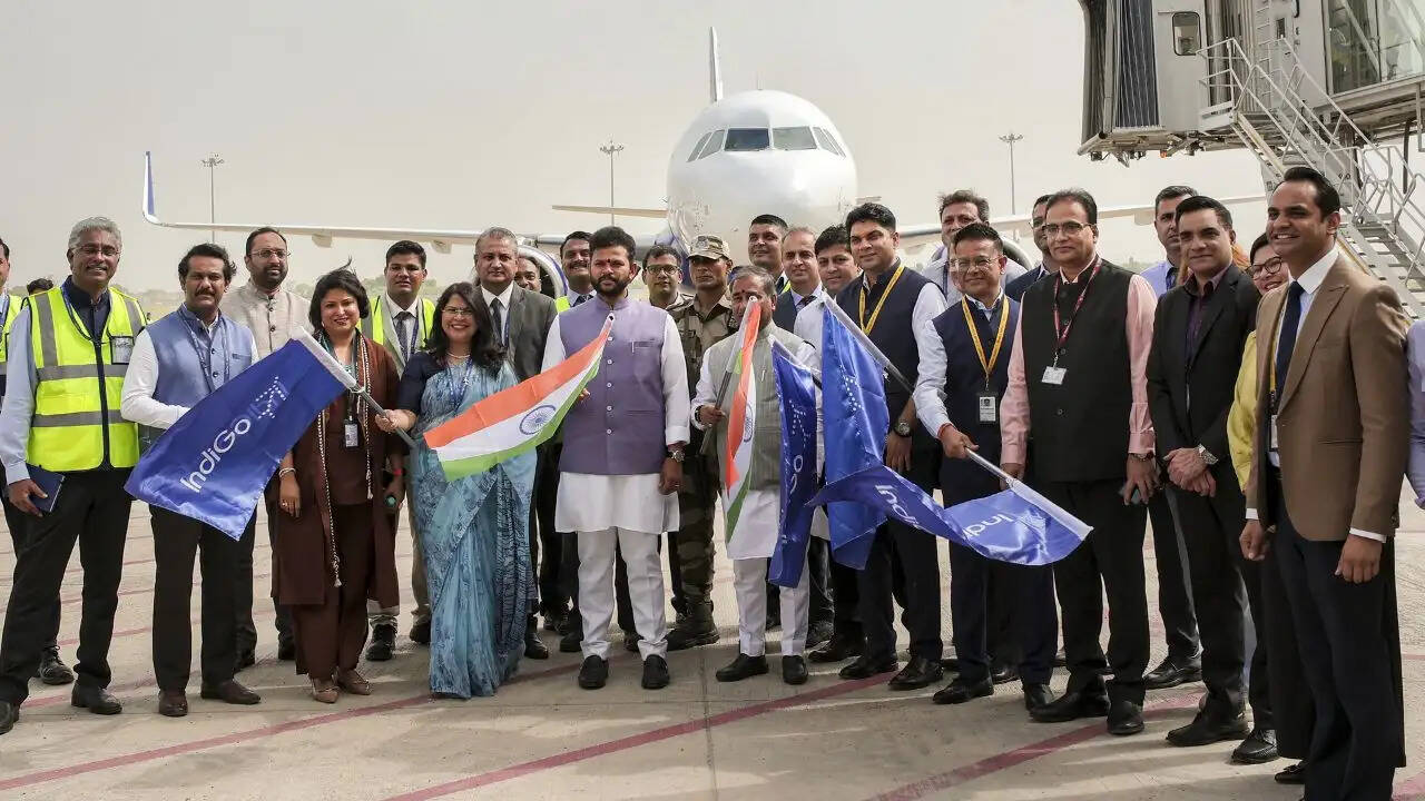 नोएडा इंटरनेशनल एयरपोर्ट की पहली उड़ान: यात्रियों के लिए नई सुविधा