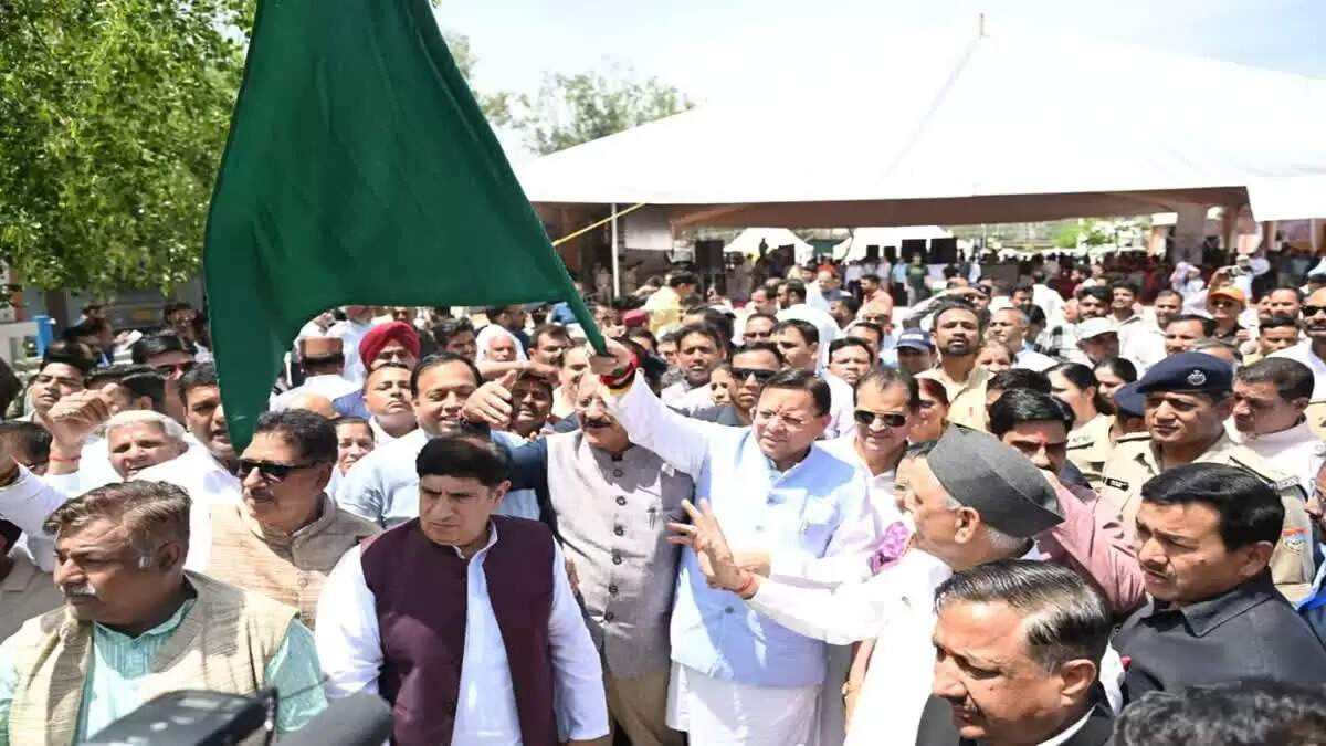 चारधाम यात्रा 2026 का शुभारंभ: मुख्यमंत्री धामी ने बसों को दिखाई हरी झंडी