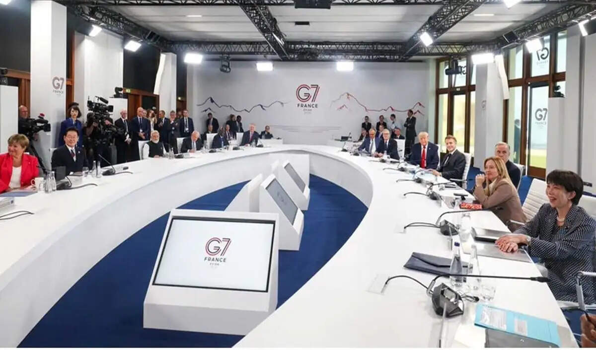 G7 शिखर सम्मेलन में पीएम मोदी ने वैश्विक आर्थिक विकास पर जोर दिया