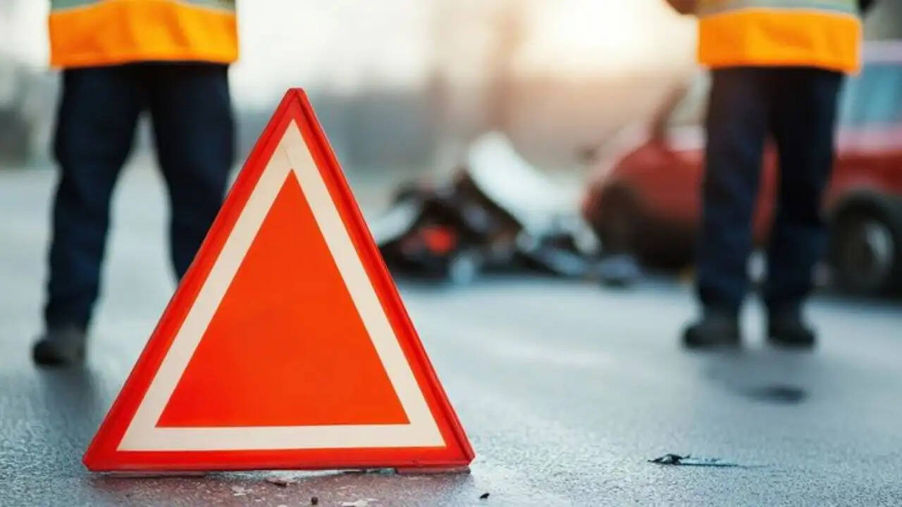 दिल्ली में सड़क दुर्घटनाओं में वृद्धि, तीन युवाओं की जान गई