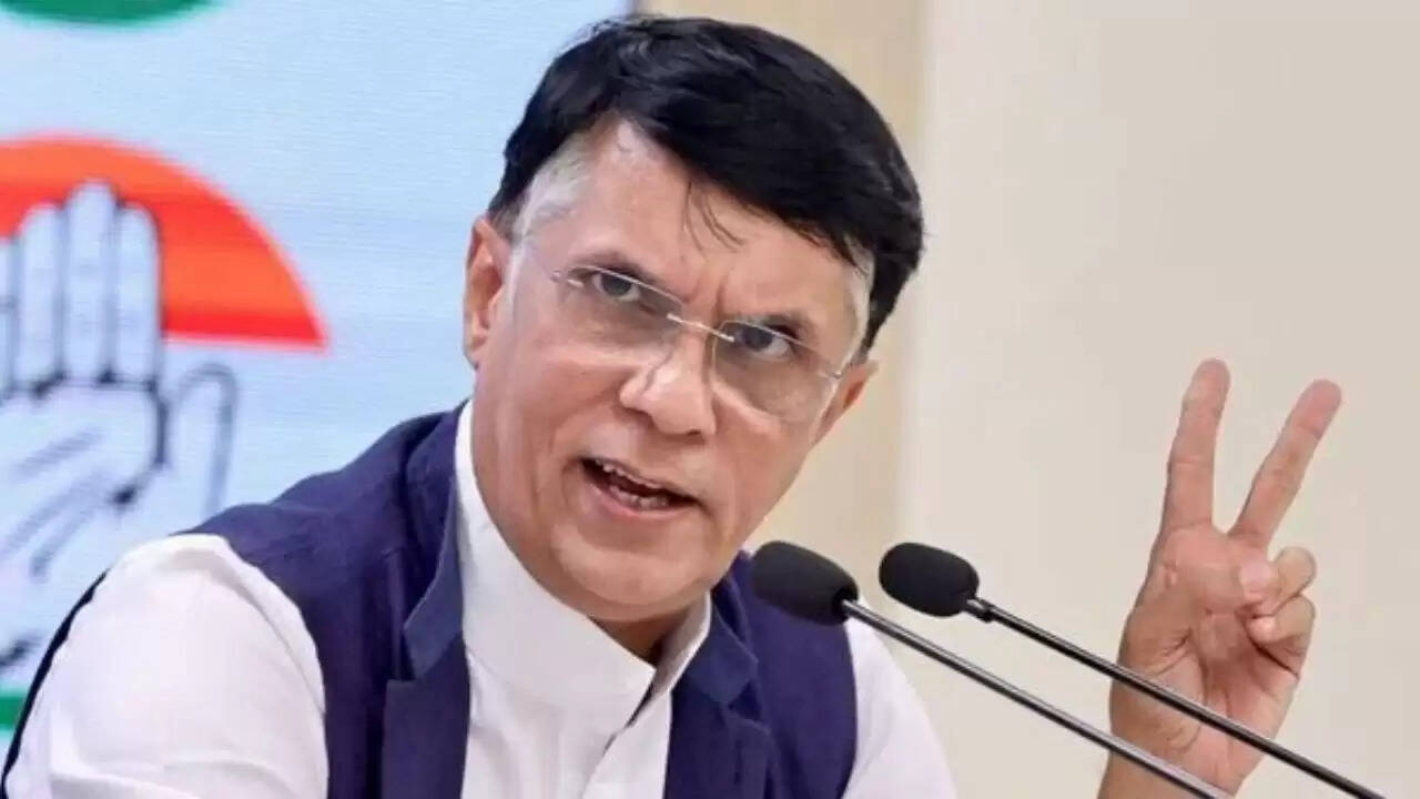 दिल्ली में पवन खेड़ा पर चुनावी विवाद: बीजेपी का आरोप और कांग्रेस का पलटवार