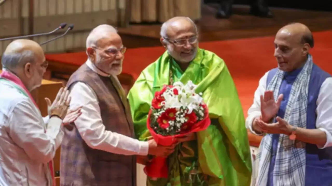 सीपी राधाकृष्णन बने भारत के नए उपराष्ट्रपति, भाजपा की दक्षिणी रणनीति को दर्शाते हैं
