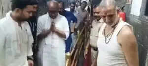 दिग्विजय सिंह का महाकालेश्वर मंदिर में दर्शन, प्रदेश की खुशहाली की की कामना
