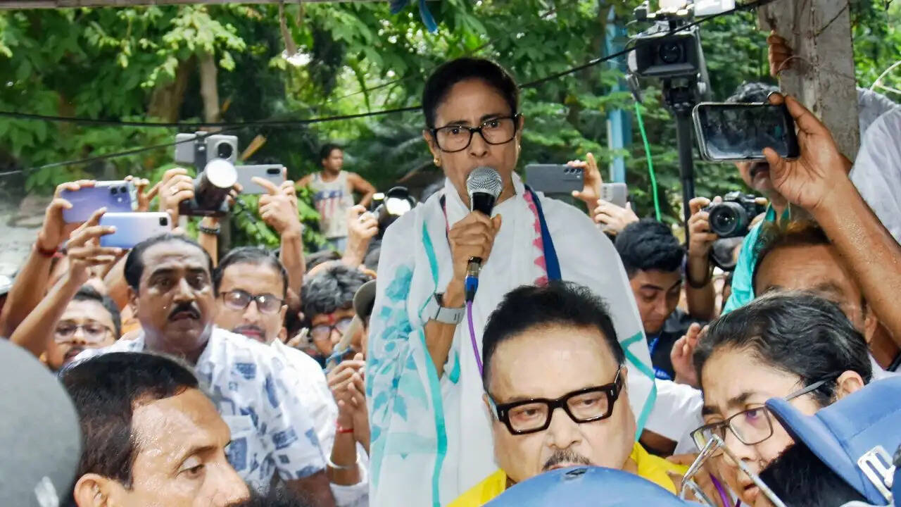 पश्चिम बंगाल में तृणमूल कांग्रेस में फूट: ऋतब्रता बनर्जी का बड़ा दावा