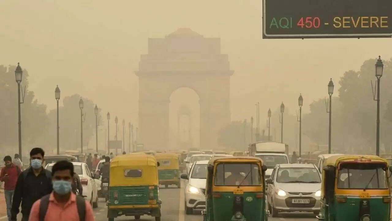दिल्ली में प्रदूषण की स्थिति: एक्यूआई में सुधार, फिर भी चिंताजनक हालात