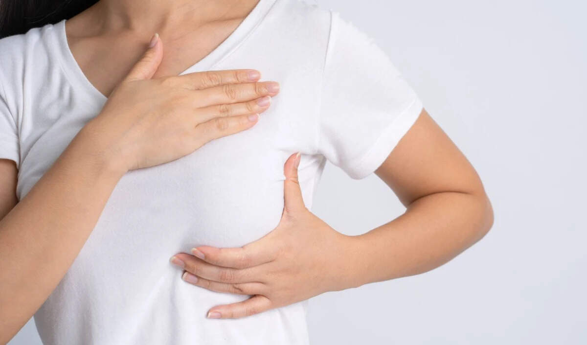 महिलाओं के लिए ब्रेस्ट कैंसर से बचाव: सेल्फ ब्रेस्ट एग्जामिनेशन की महत्ता