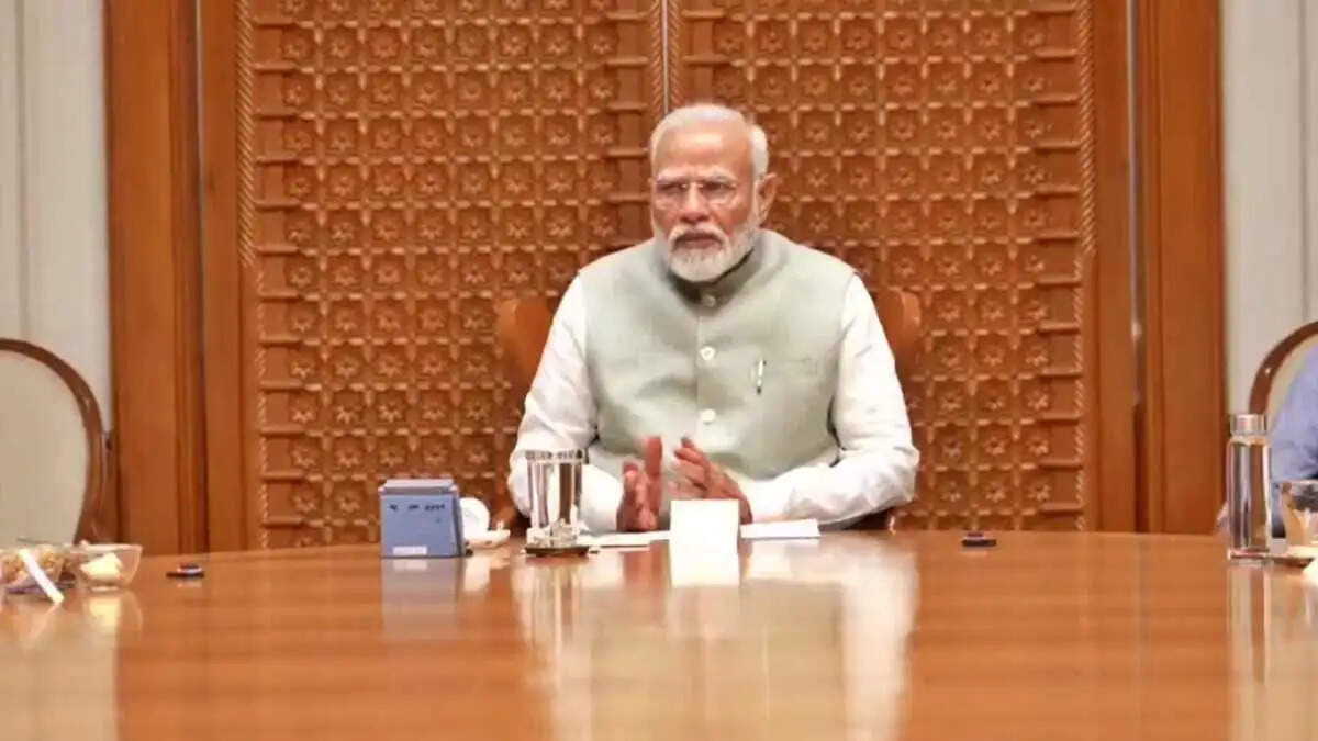 पश्चिम एशिया में भारतीय नागरिकों की सहायता के लिए CCS की बैठक