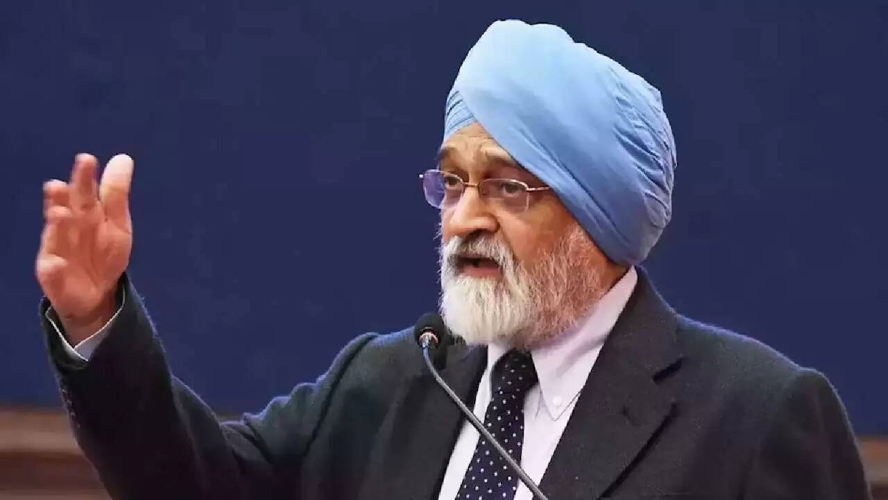 भारत को चीन के साथ व्यापार में संतुलित नीति अपनाने की आवश्यकता: मॉन्टेक सिंह अहलूवालिया
