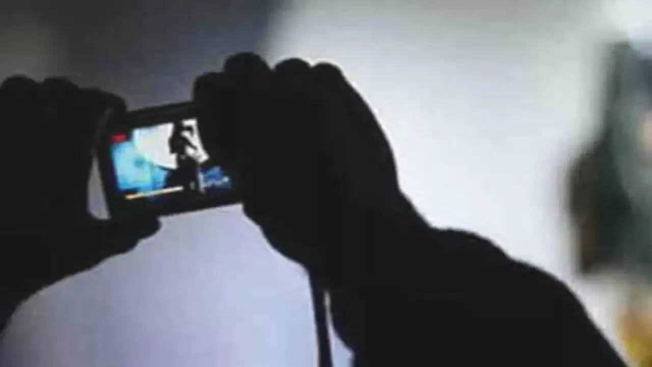 नासिक में सेक्स और ब्लैकमेलिंग का नया मामला: आरोपी गिरफ्तार, पीड़ितों से की गई अपील