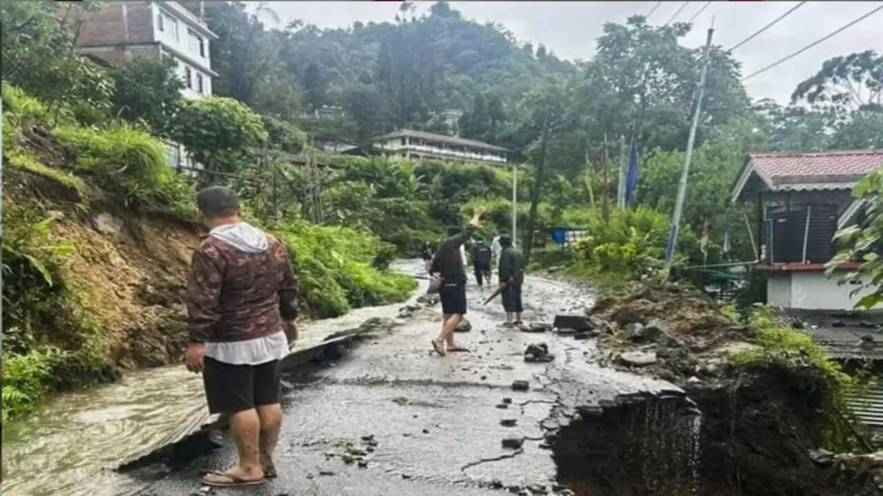 सिक्किम में भूस्खलन से हड़कंप: 3 की मौत, 9 जवान लापता