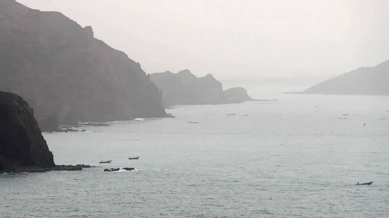 बाब अल-मंडाब जलडमरूमध्य: क्या है इसकी वैश्विक महत्वता और खतरे?