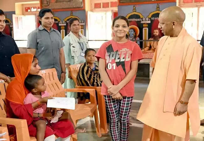 मुख्यमंत्री योगी आदित्यनाथ ने छात्रा की शिक्षा में मदद की, आर्थिक बाधा दूर की