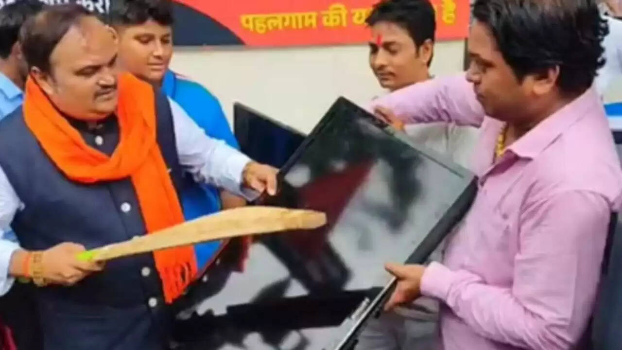 भारत-पाकिस्तान एशिया कप मैच पर विवाद: विरोध प्रदर्शन की अनुमति नहीं मिली