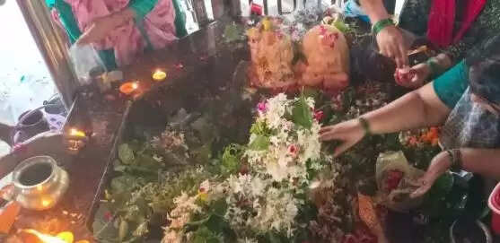 नाग पंचमी पर खुलता है अद्वितीय नागचंद्रेश्वर मंदिर, जानें इसकी खासियत