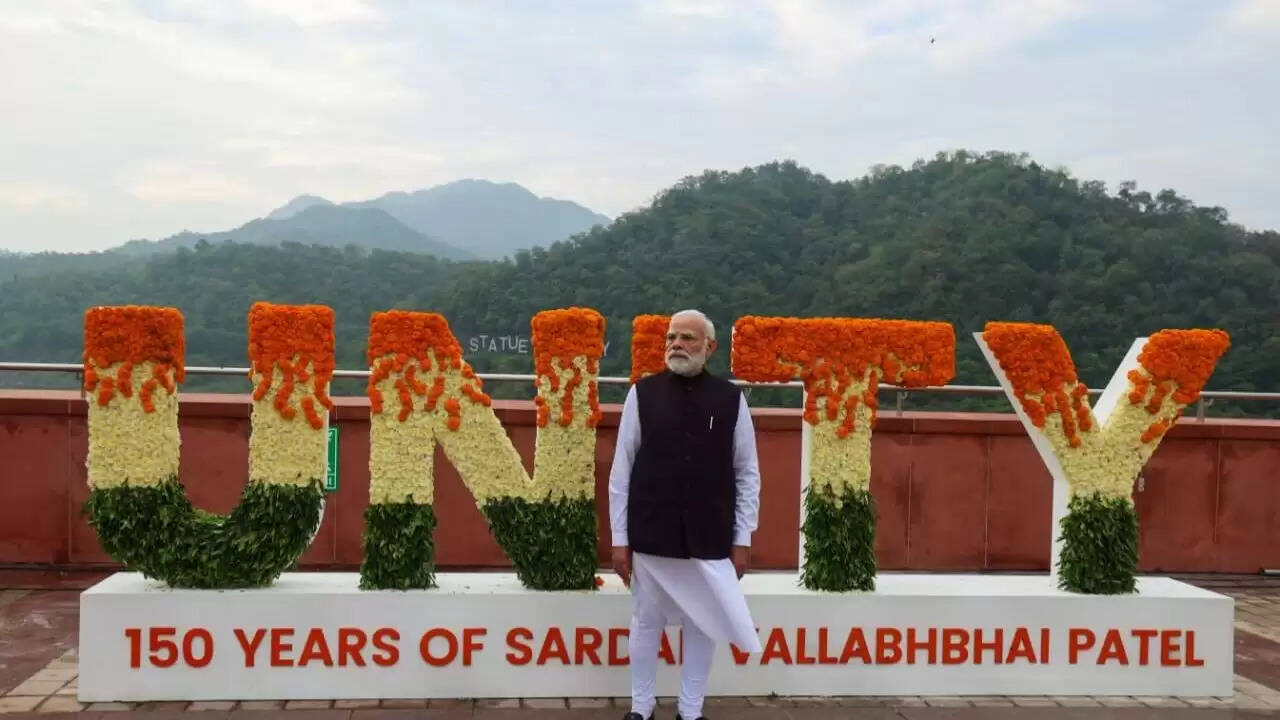 प्रधानमंत्री मोदी ने सरदार पटेल की 150वीं जयंती पर श्रद्धांजलि अर्पित की
