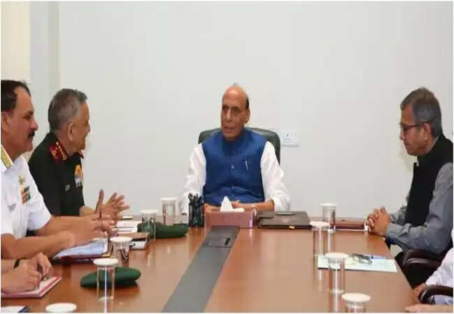 भारत की रक्षा रणनीति पर उच्च-स्तरीय बैठक: पश्चिम एशिया में तनाव का विश्लेषण