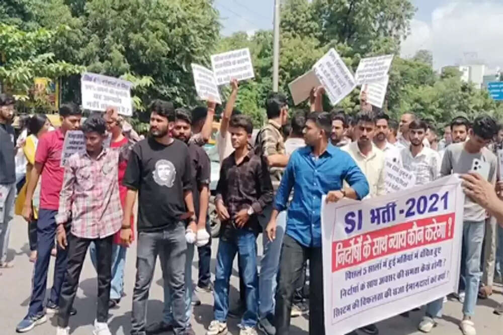 राजस्थान में एसआई भर्ती परीक्षा रद्द होने पर छात्रों का प्रदर्शन