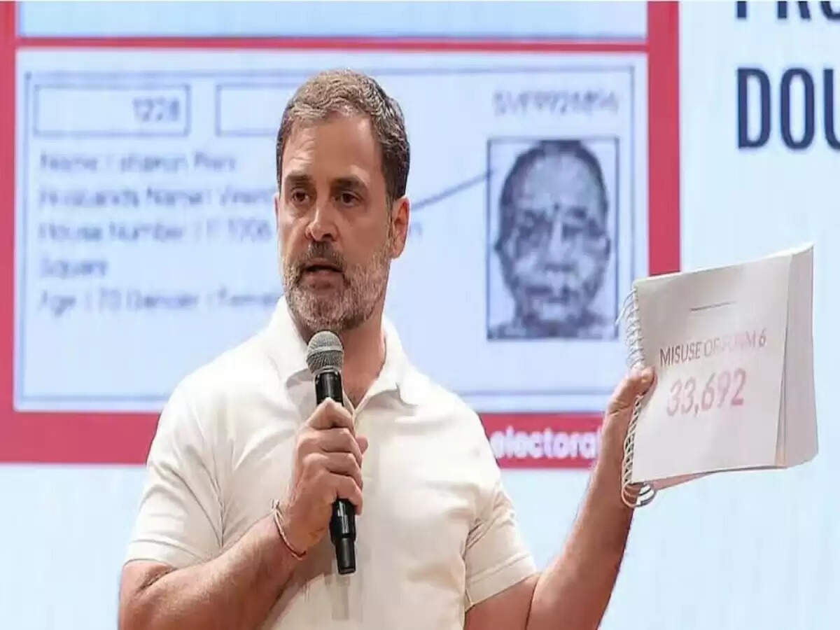 राहुल गांधी का चुनाव आयोग पर गंभीर आरोप: पारदर्शिता पर उठाए सवाल