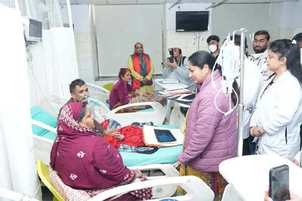 दिल्ली की मुख्यमंत्री ने राजीव गांधी सुपर स्पेशियलिटी अस्पताल का दौरा किया