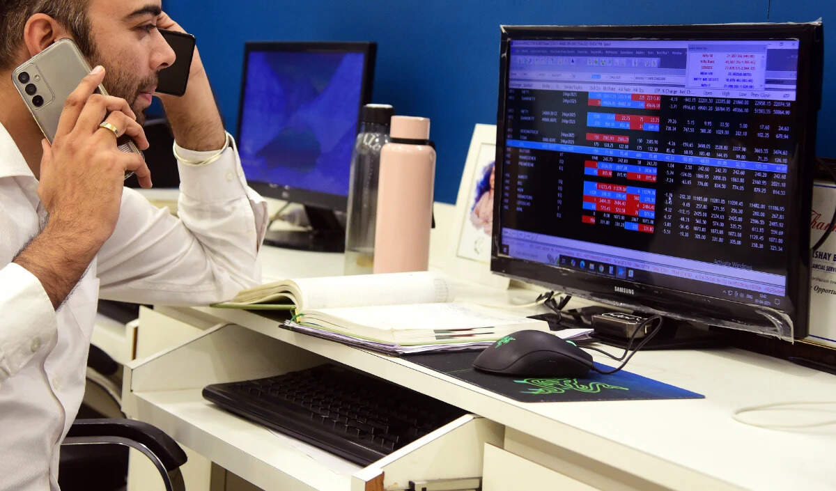 घरेलू शेयर बाजारों में गिरावट, सेंसेक्स और निफ्टी में भारी नुकसान