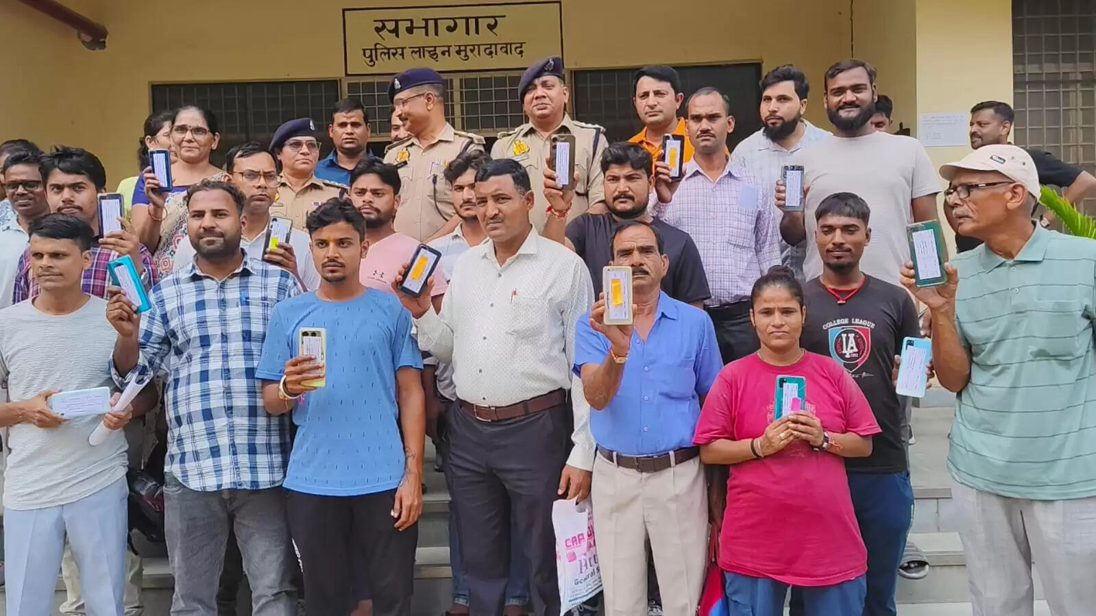 मुरादाबाद पुलिस ने 30 लाख रुपये के 146 खोए मोबाइल फोन किए बरामद