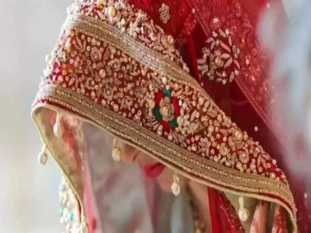 दुल्हन ने शादी के बाद प्रेमी के साथ भागकर किया सबको हैरान