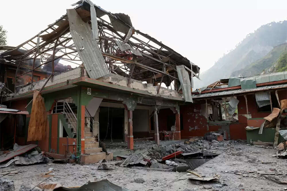 पाकिस्तान में चीनी विमानों से हवाई हमले में 30 लोगों की मौत