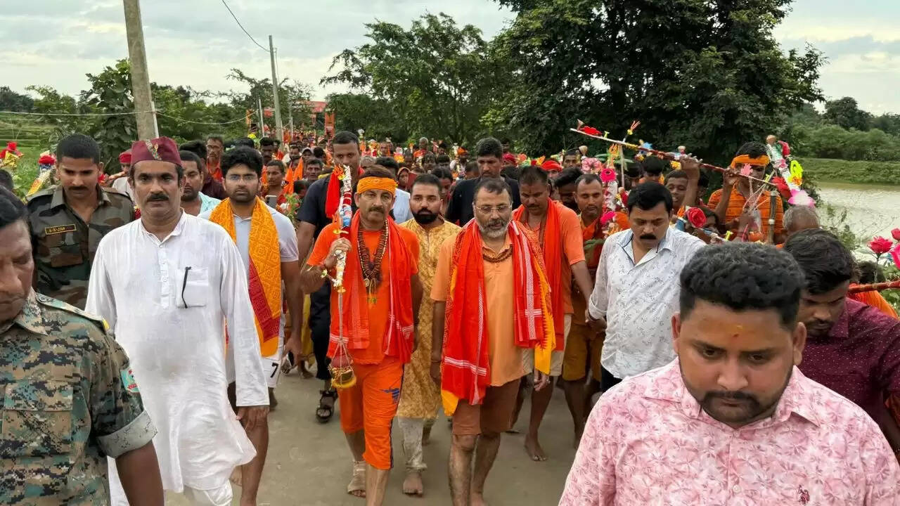 झारखंड में बाबा बैद्यनाथ मंदिर में जबरन प्रवेश के मामले में FIR दर्ज