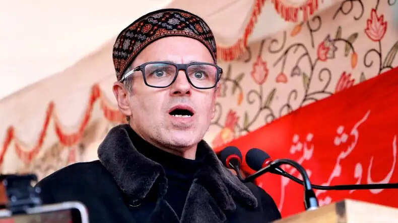 जम्मू-कश्मीर में धमाकों से हड़कंप, उमर अब्दुल्ला ने उठाया सवाल