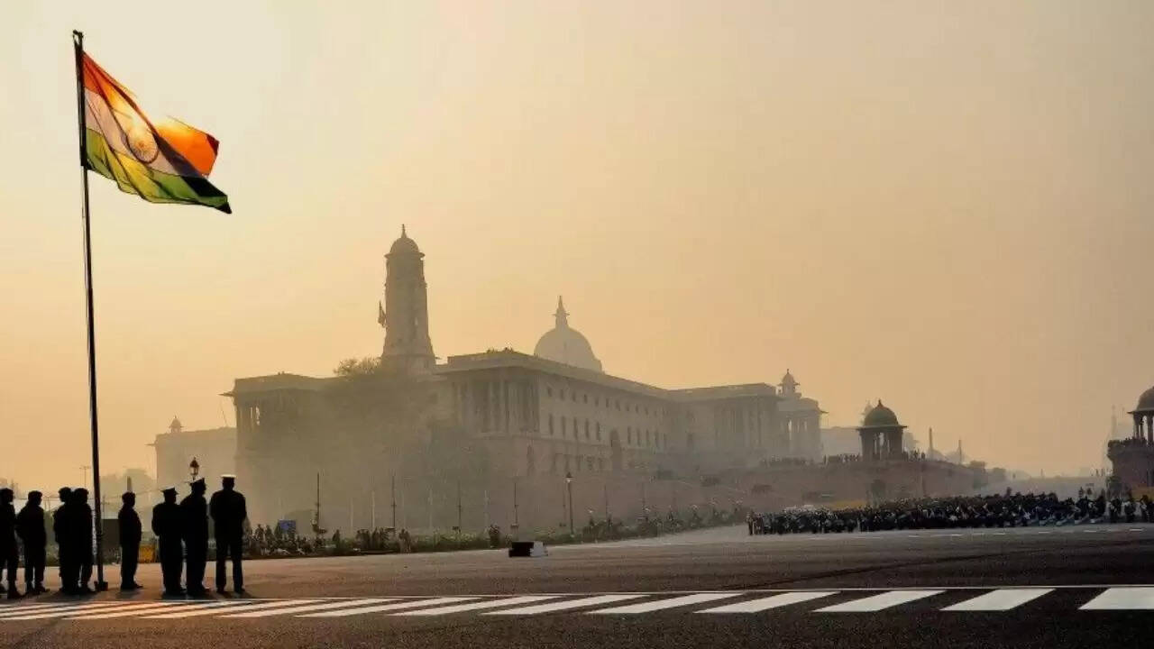 स्वतंत्रता दिवस और गणतंत्र दिवस के झंडा फहराने की प्रक्रिया में अंतर