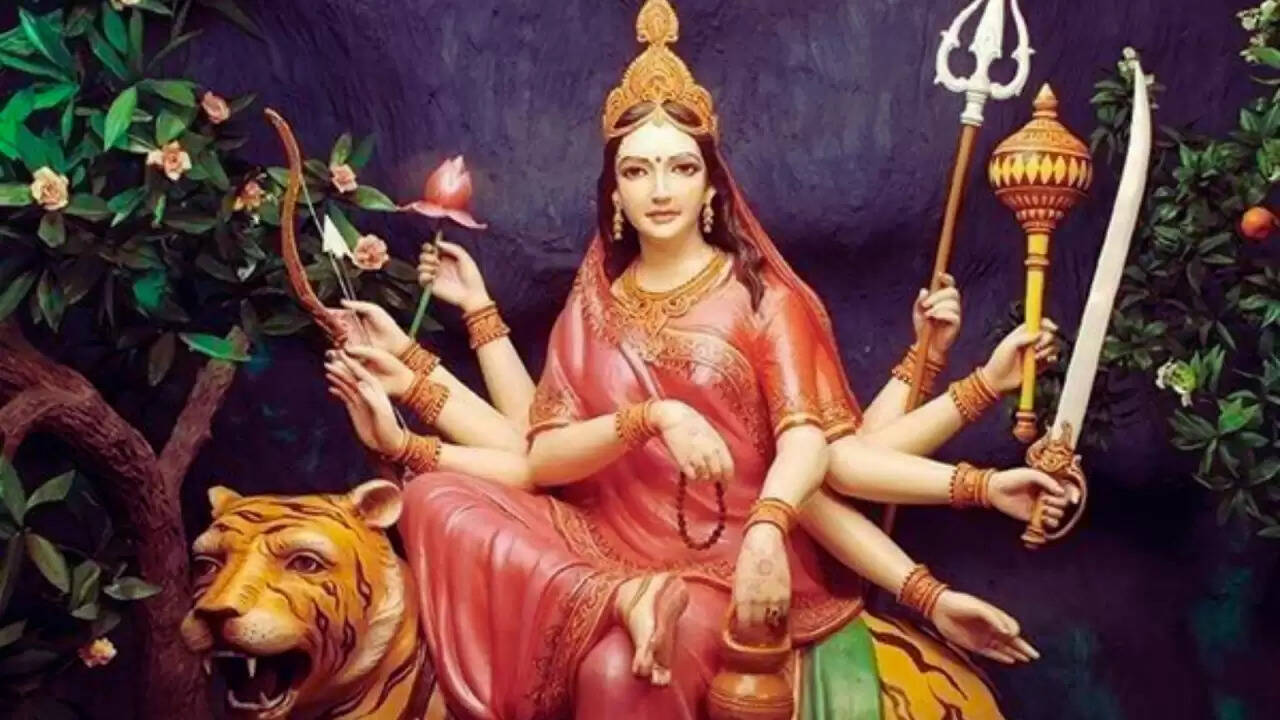 नवरात्रि के तीसरे दिन मां चंद्रघंटा की पूजा: जानें विधि और भोग