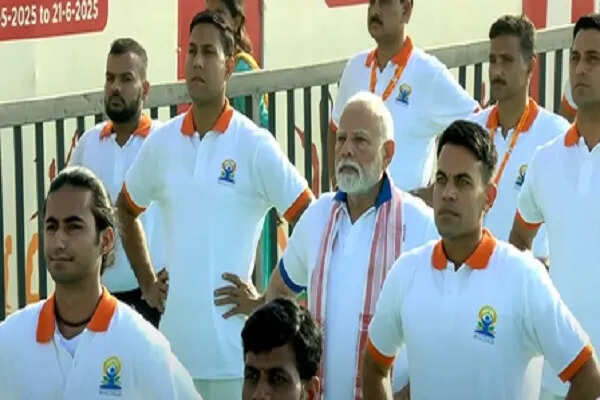 प्रधानमंत्री मोदी ने विशाखापत्तनम में 3 लाख लोगों के साथ मनाया अंतरराष्ट्रीय योग दिवस