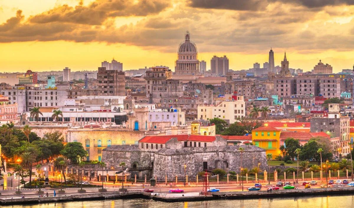 क्यूबा में बिजली संकट: अंतरिक्ष से दिखा अंधेरा और उसके कारण